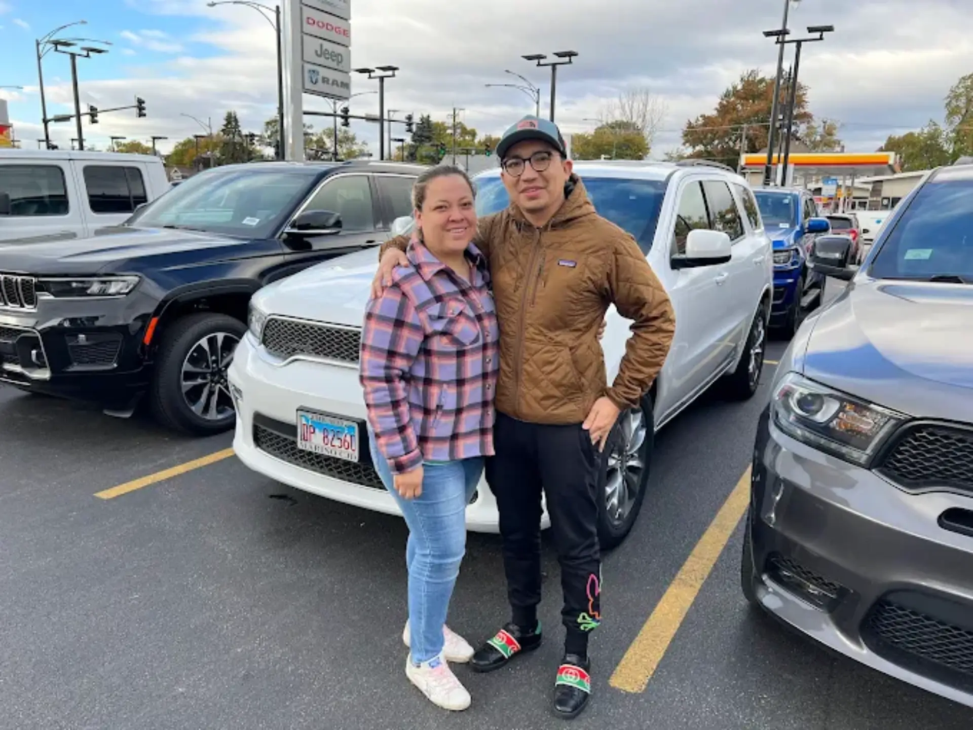 A couple with their vehicle on the lot at a Reineke dealership