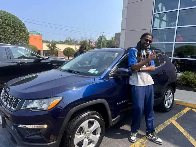 A customer collecting a Jeep Compass at a Reineke dealership