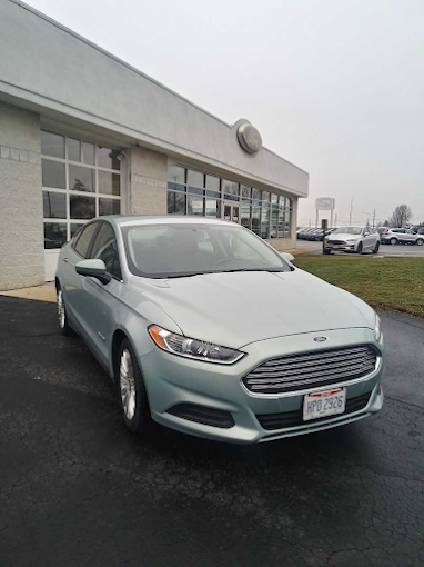 A silver Ford Fusion outside a Reineke dealership